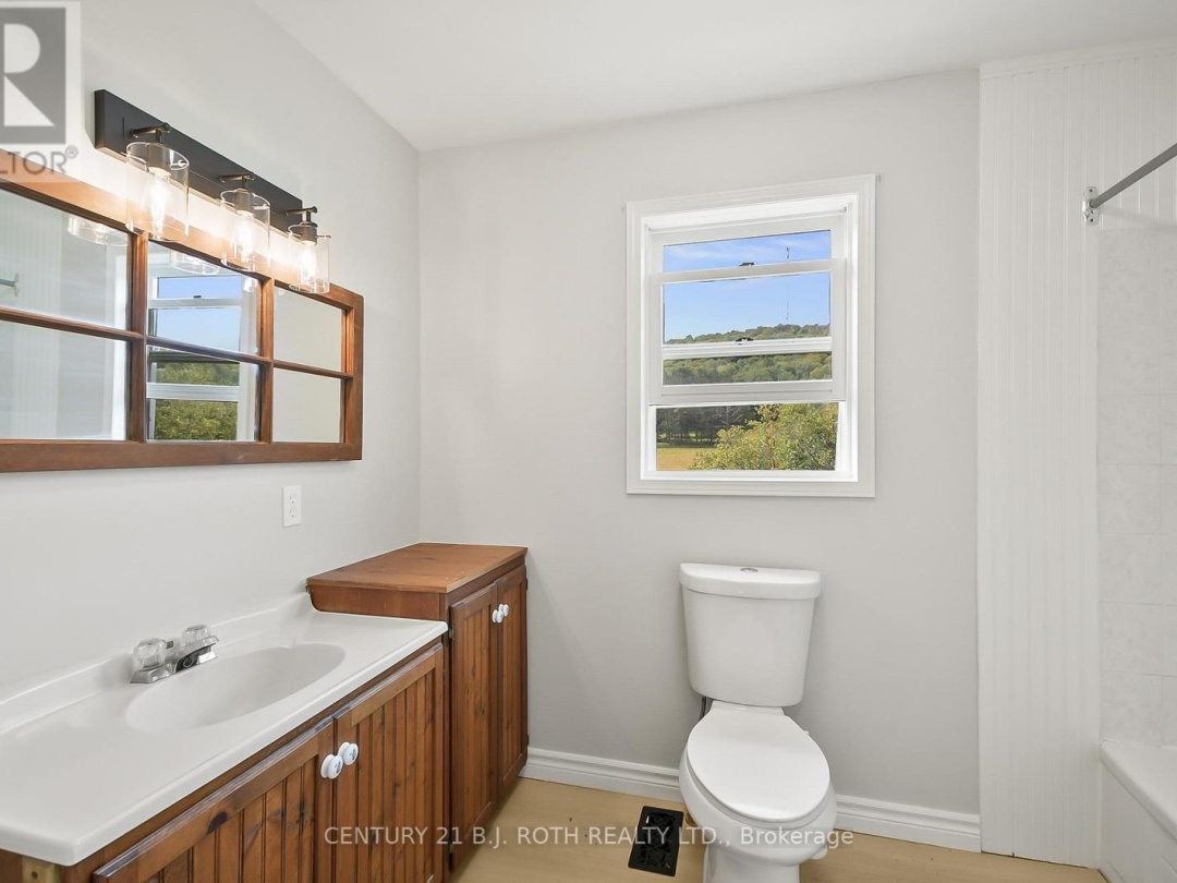 1048 OLD NORTH ROAD N, 
