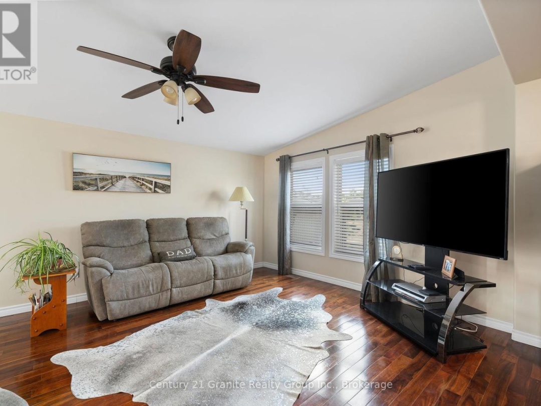 58 CREEKSIDE CIRCLE, 