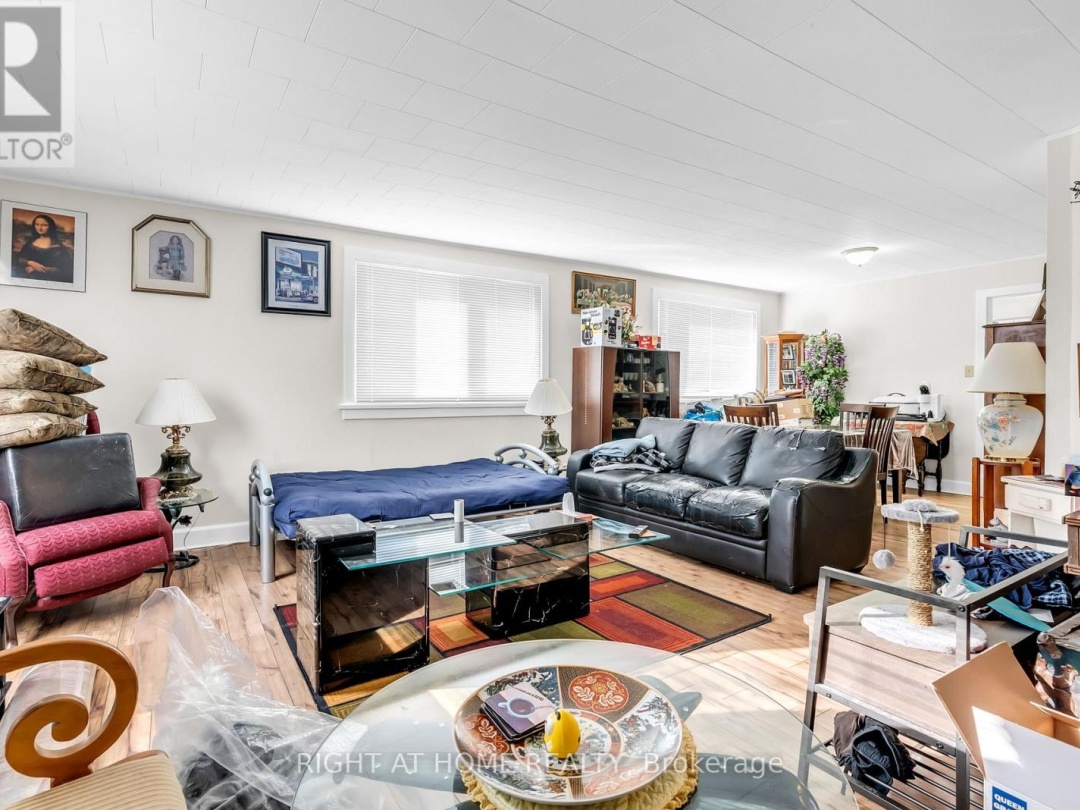 32 MATCHEDASH STREET N, 