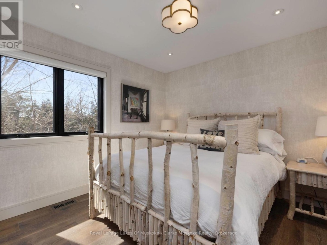 305 Wapaska Crescent, Lake Muskoka