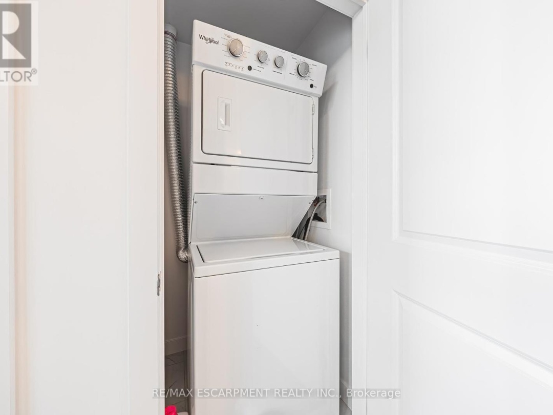 327 - 460 DUNDAS STREET E, 
