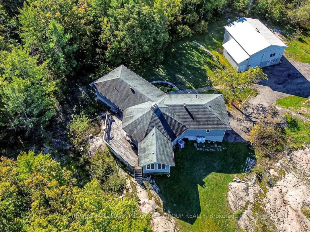 1564 HONEY HARBOUR ROAD, 