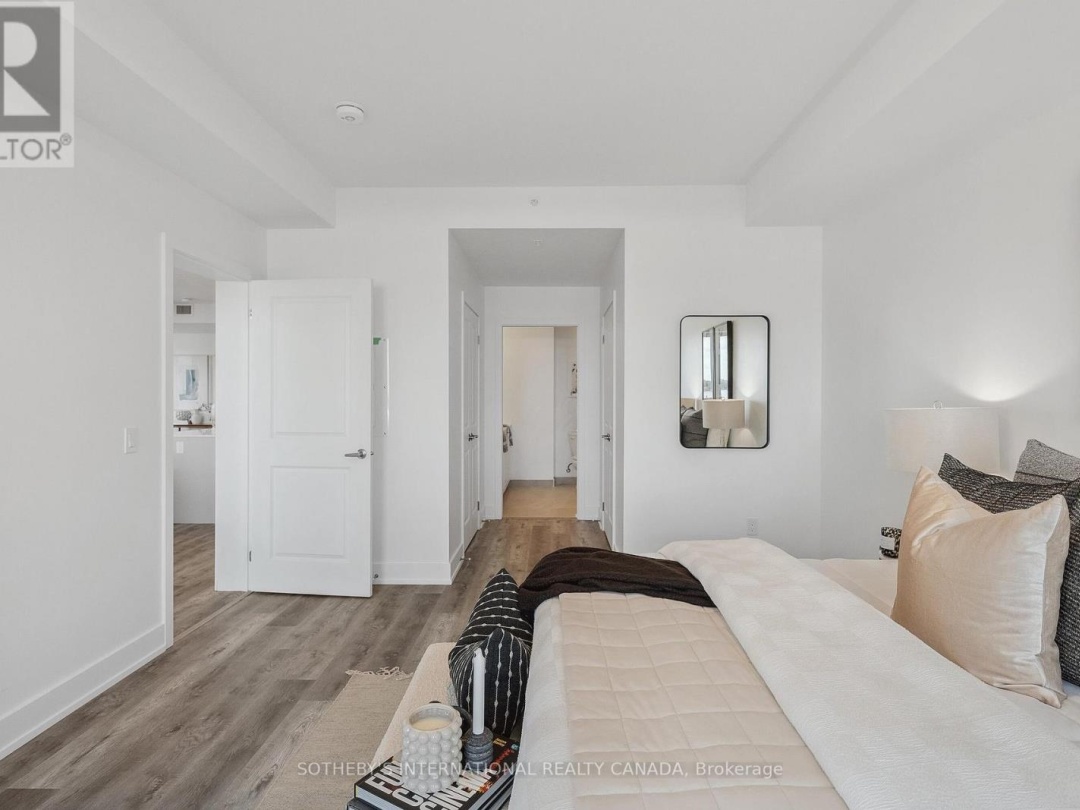 208 - 19B WEST STREET N, 
