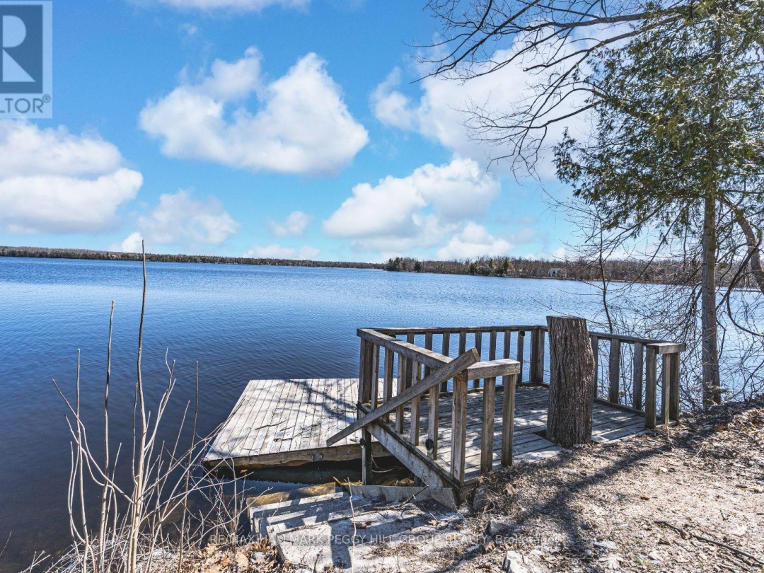 185 Avery Point Road, Dalrymple Lake