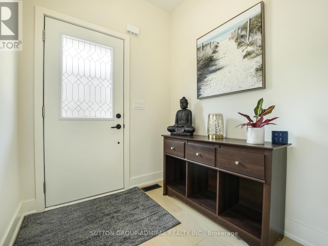 42 Ruby Crescent, Lake Simcoe