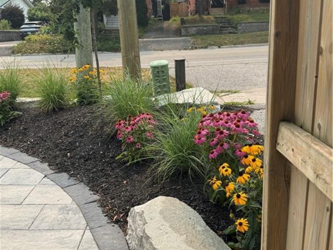 274 MISSISSAGA Street W, 