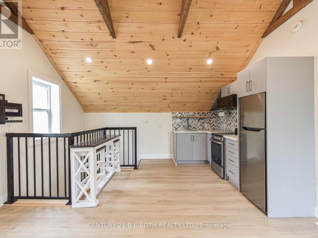 274 MISSISSAGA STREET W, 