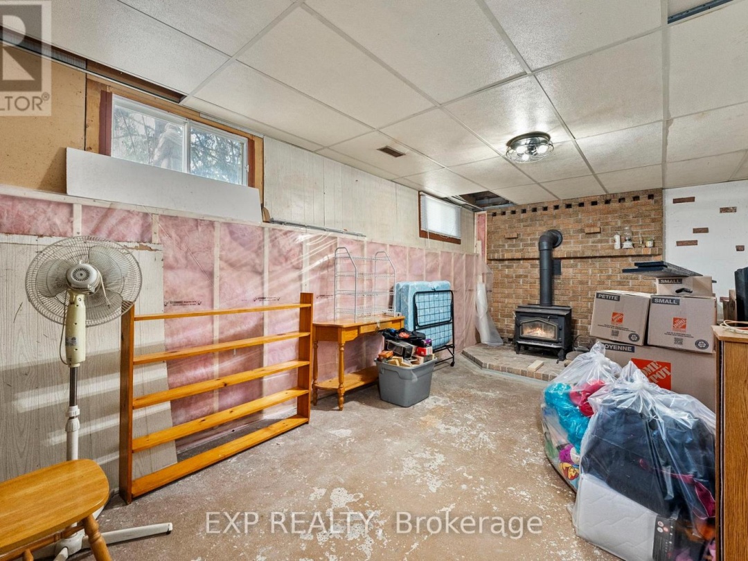 354 LAKELAND CRESCENT, 