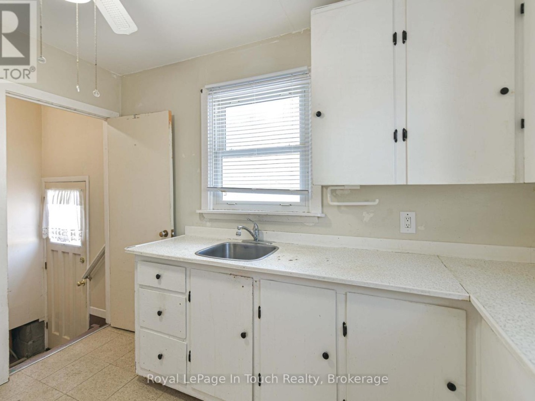 95 WESTMOUNT DRIVE N, 