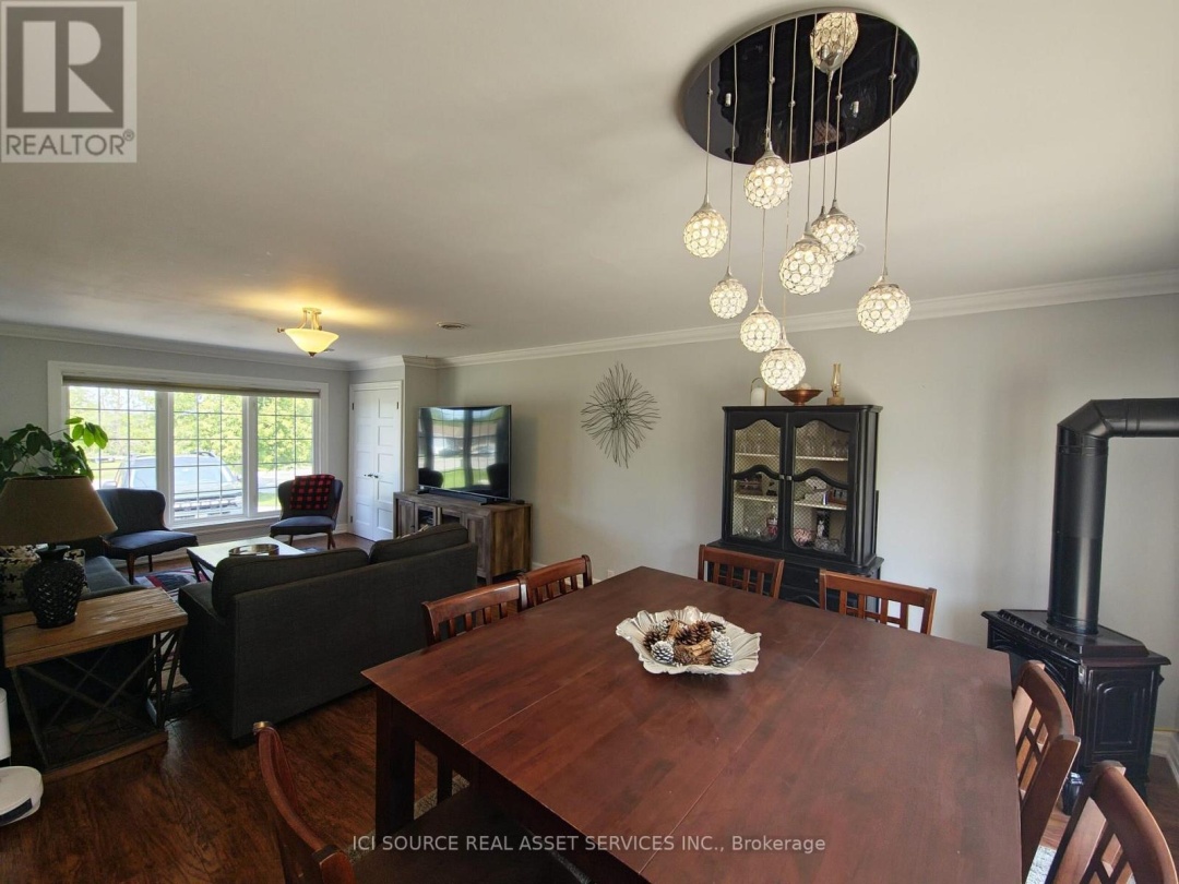 653 SIMCOE STREET, 