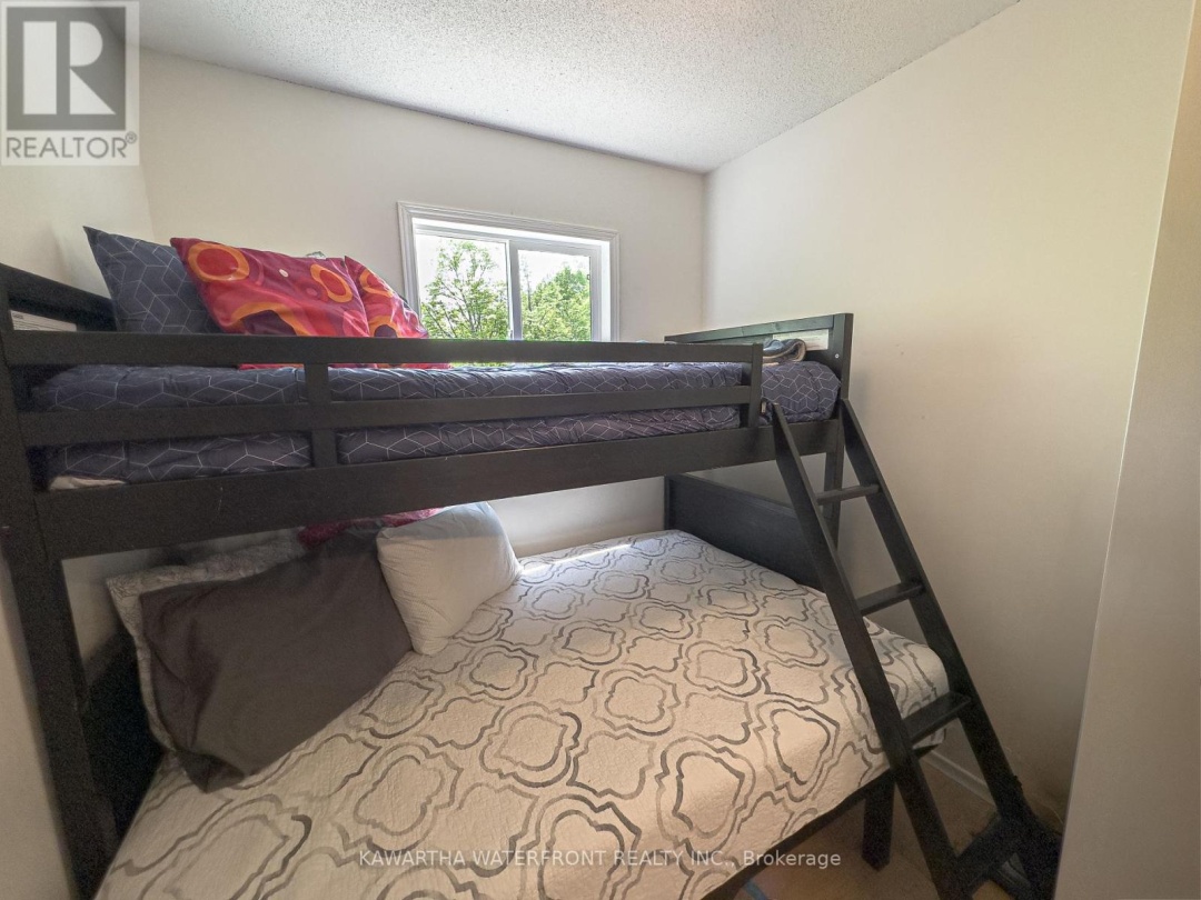 1120 ENGLISH CIRCLE, 