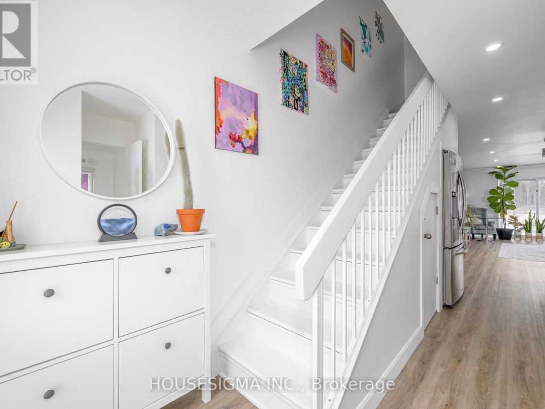 19 - 4 PARADISE BOULEVARD, 