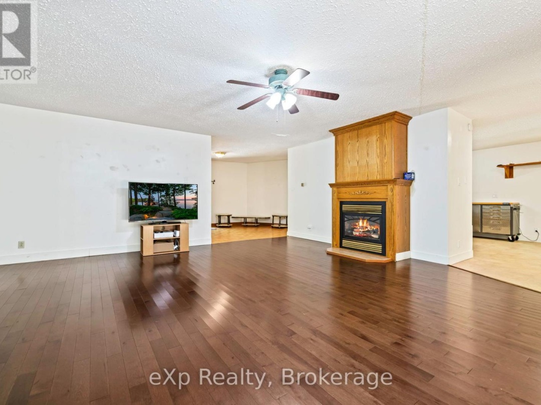 18 KRISTEN HEIGHTS, 