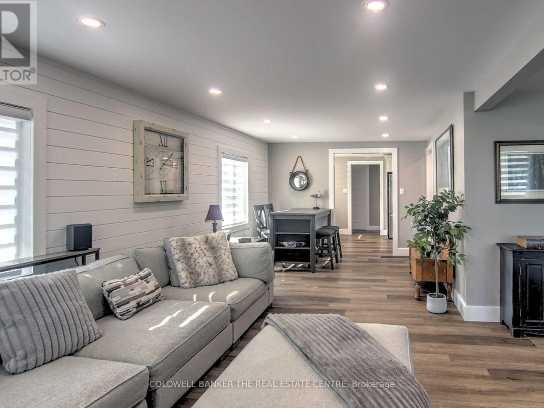 55 PRINCE STREET W, 