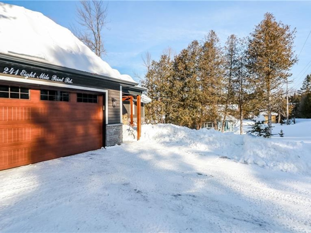 241 Eight Mile Point Road, Lake Simcoe