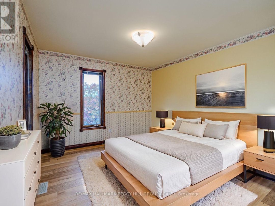 1564 HONEY HARBOUR ROAD, 