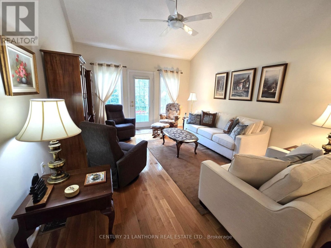 UNIT #310 - 30 MUSEUM DRIVE, 