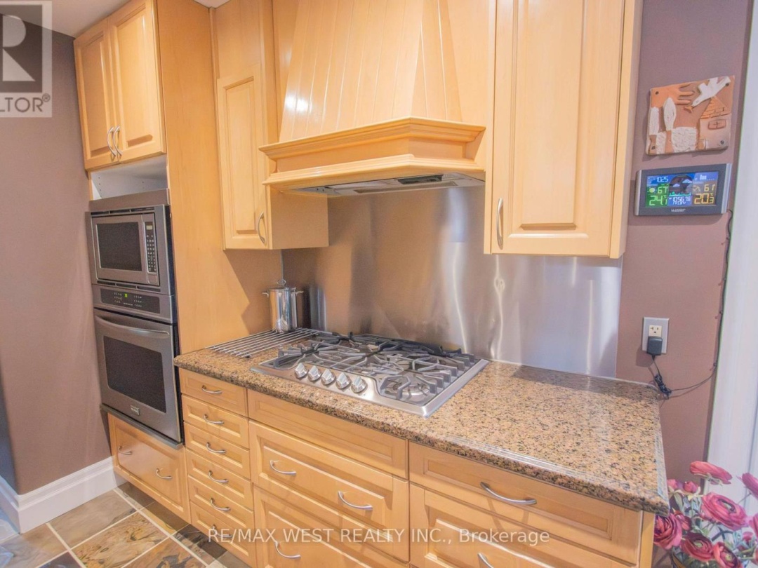1158 LORNE LANE, 