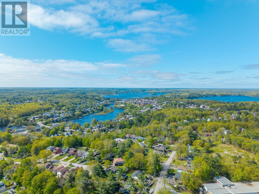 44 DENNIS DRIVE, Parry Sound
