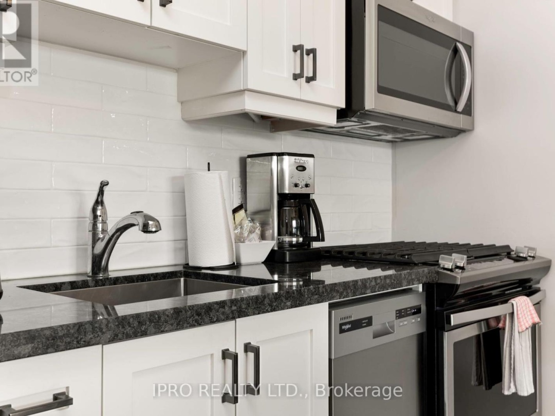 16 1869 Muskoka Rd 118 West Road, Lake Muskoka