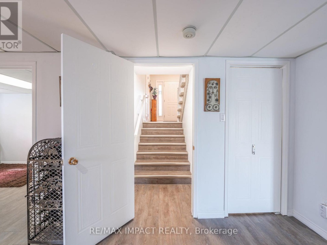 10 CEDARTREE LANE, 