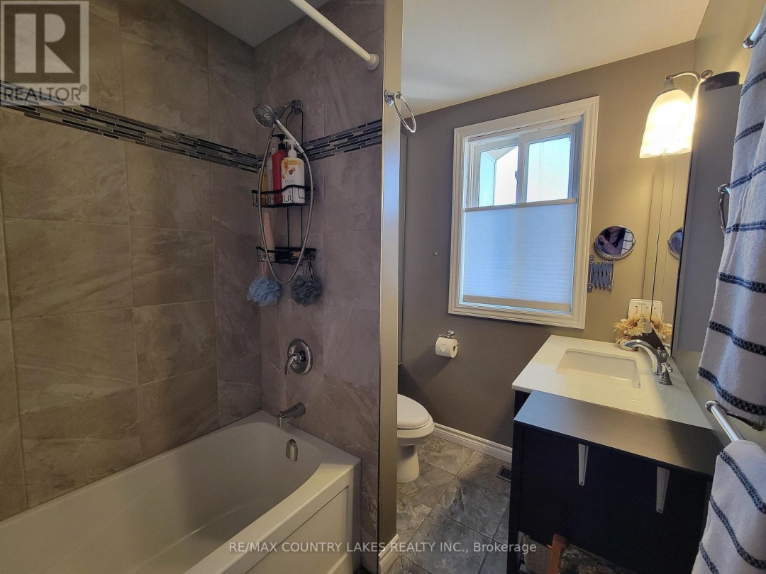 11 - 4 PARADISE BOULEVARD, 