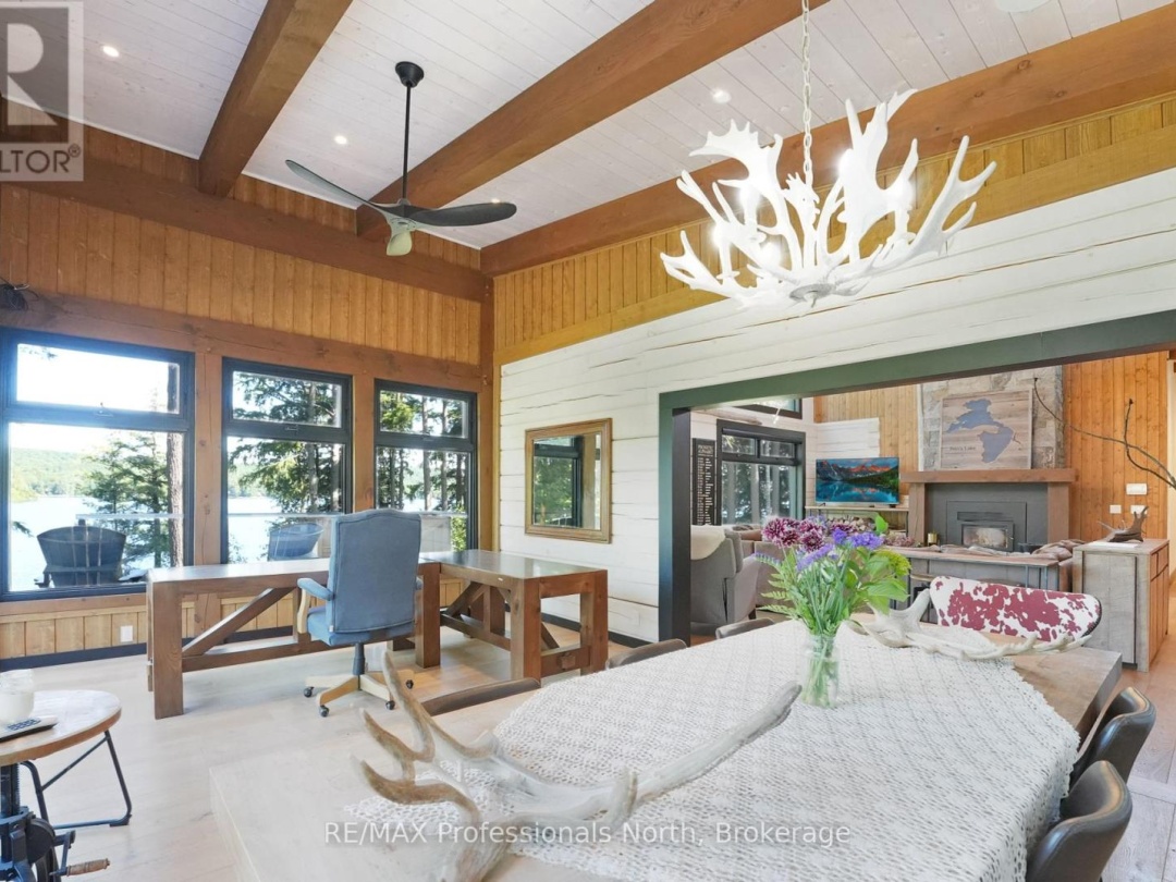 1046 LONE WOLF CRESCENT, 