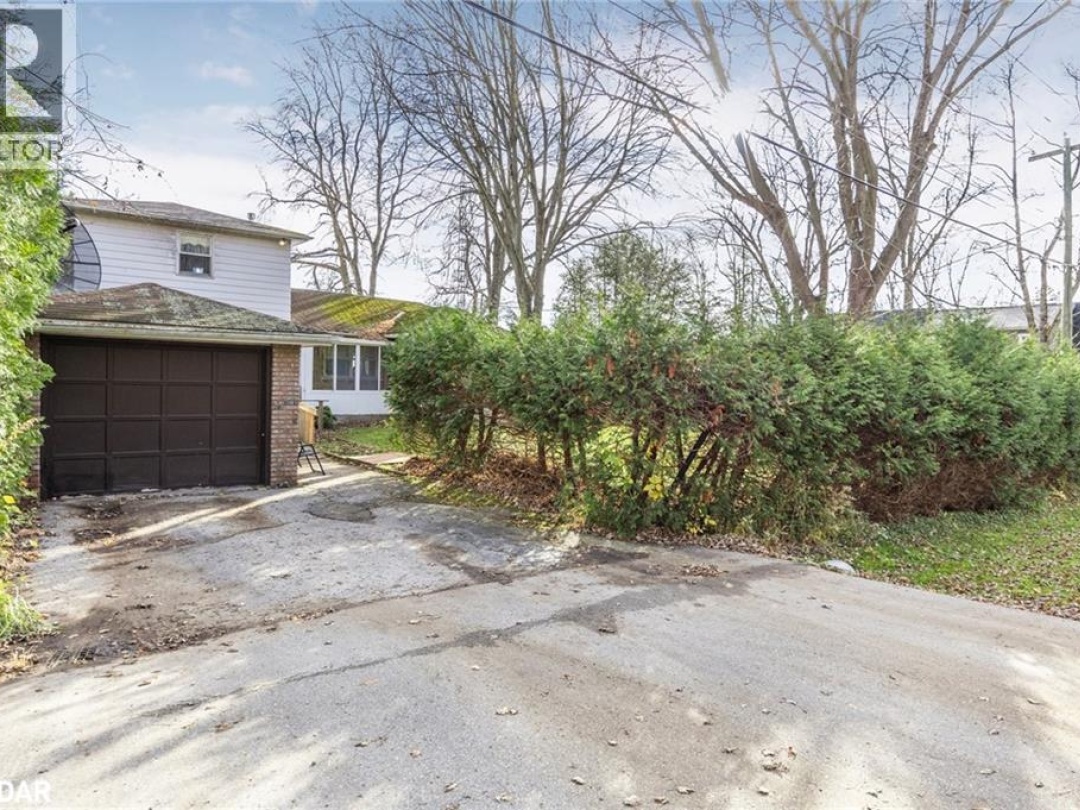 769 WOODLAND Drive, 