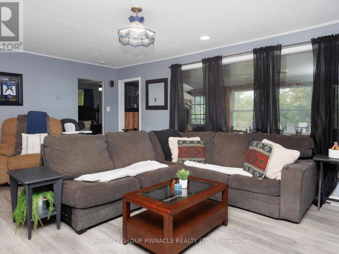828 NORTHLINE ROAD, 