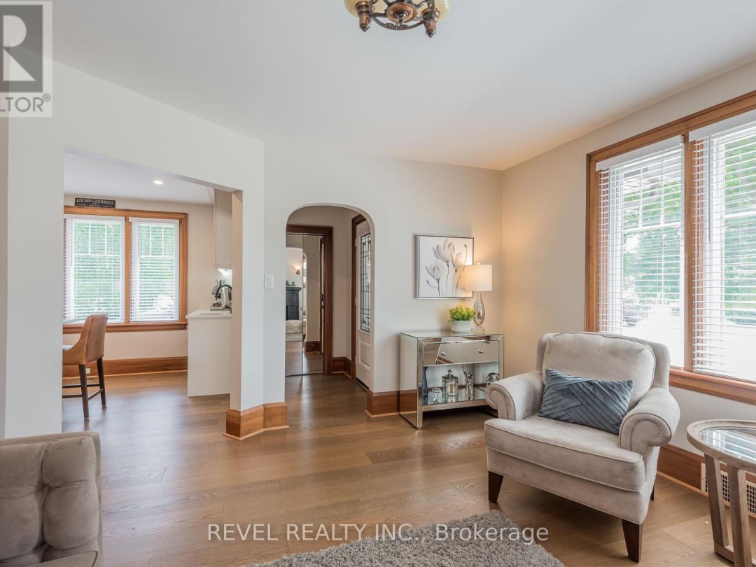 14 BOND STREET W, 