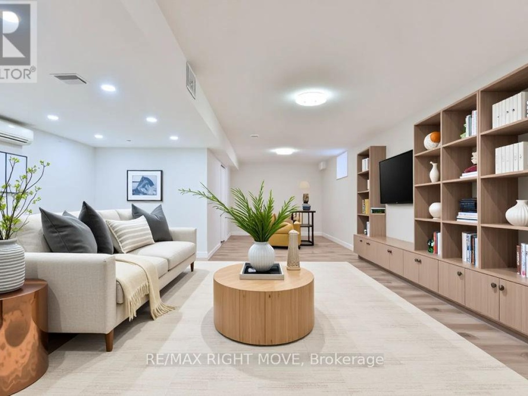 3721 QUAYSIDE DRIVE, 