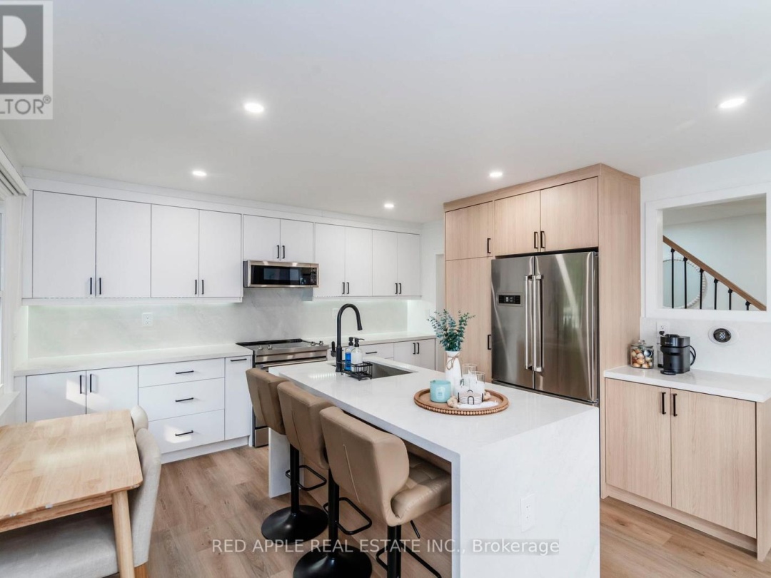 205 Hoyt Avenue, Georgian Bay
