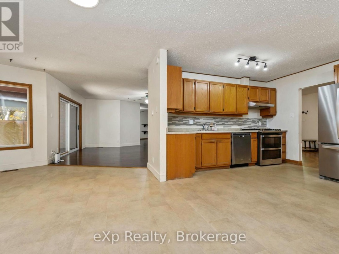 18 KRISTEN HEIGHTS, 