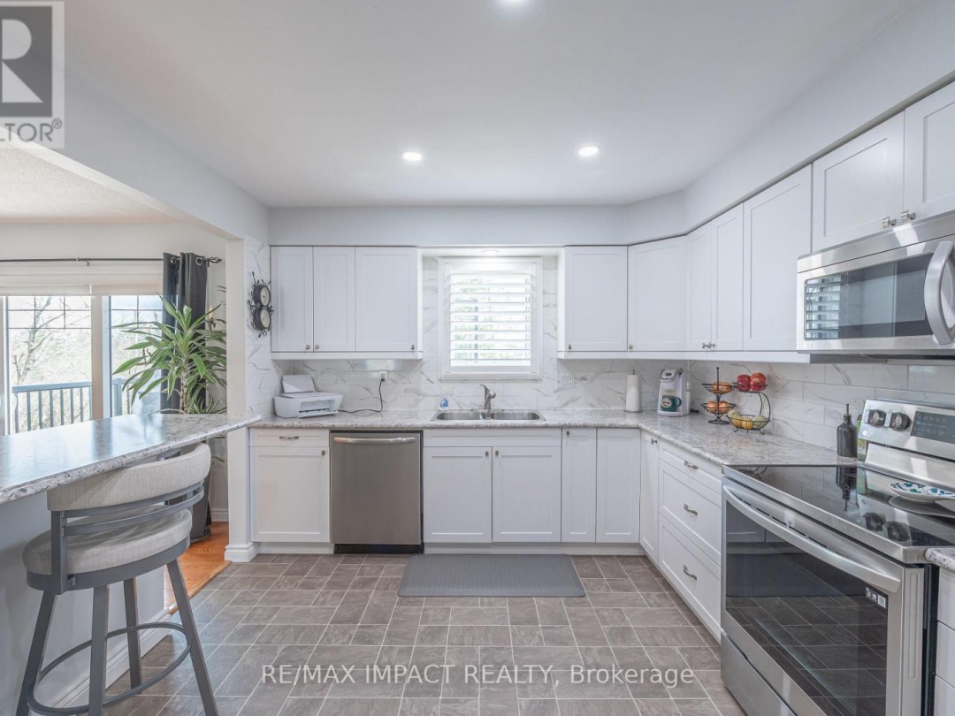 10 CEDARTREE LANE, 
