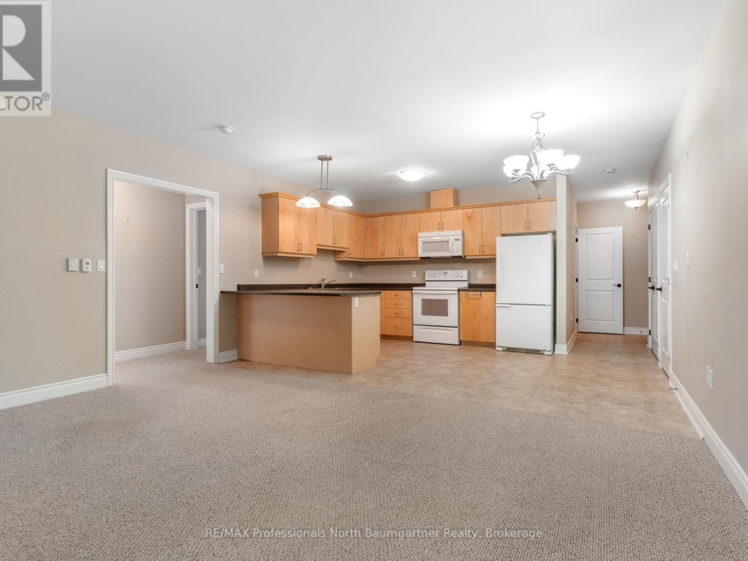 208 - 4 LAKE AVENUE, 