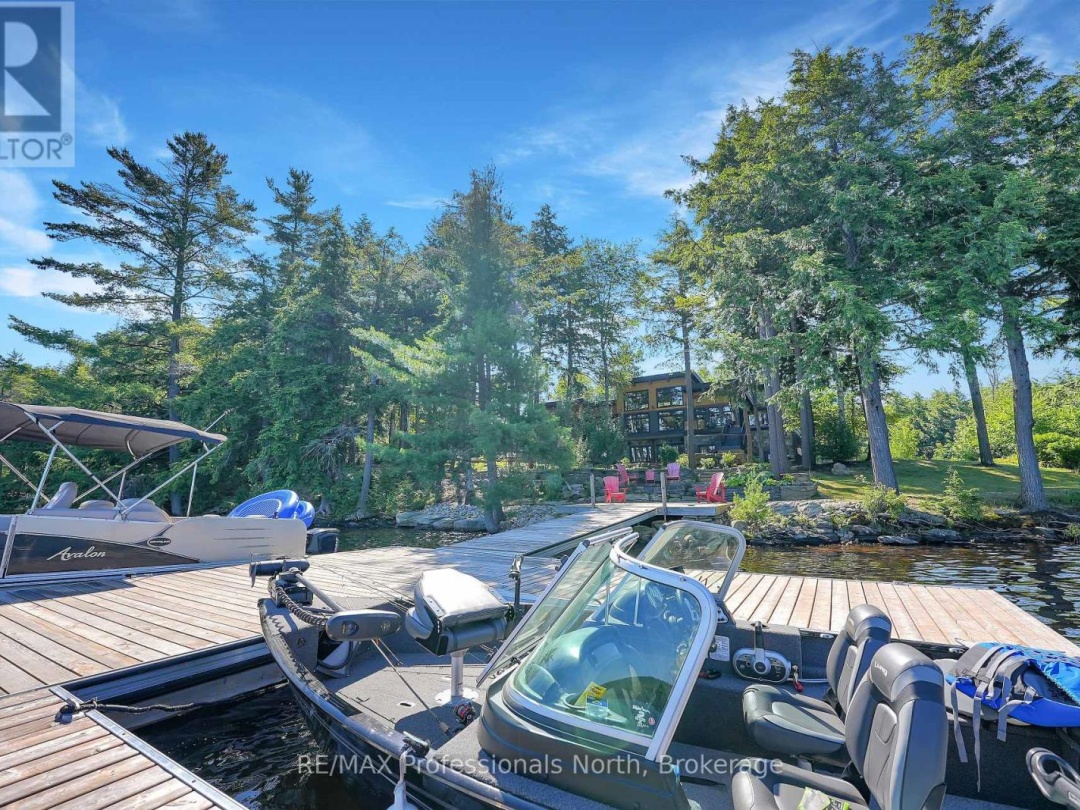 1046 LONE WOLF CRESCENT, 