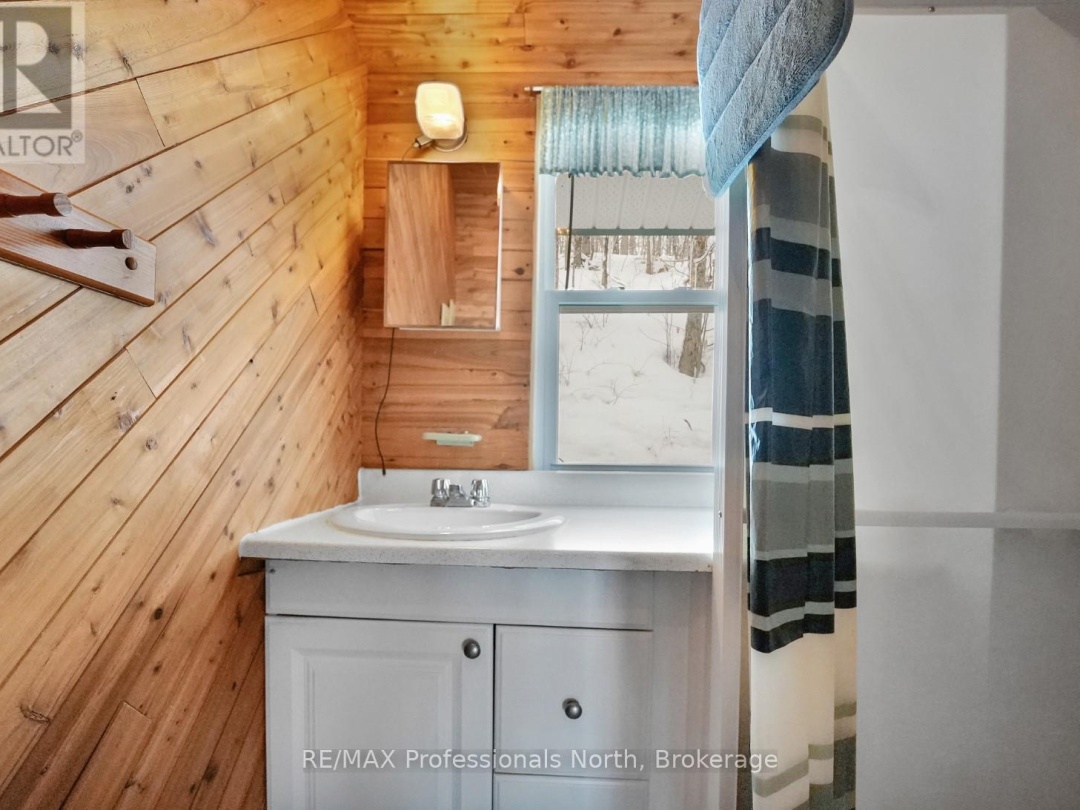 1027 DOW TRAIL, Haliburton Lake