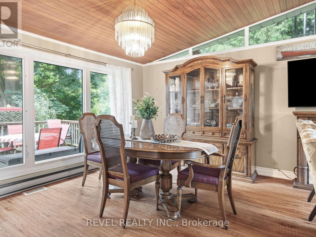 99 BOWEN ROAD, 