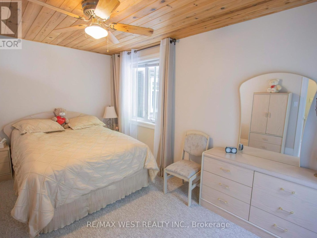 1158 LORNE LANE, 