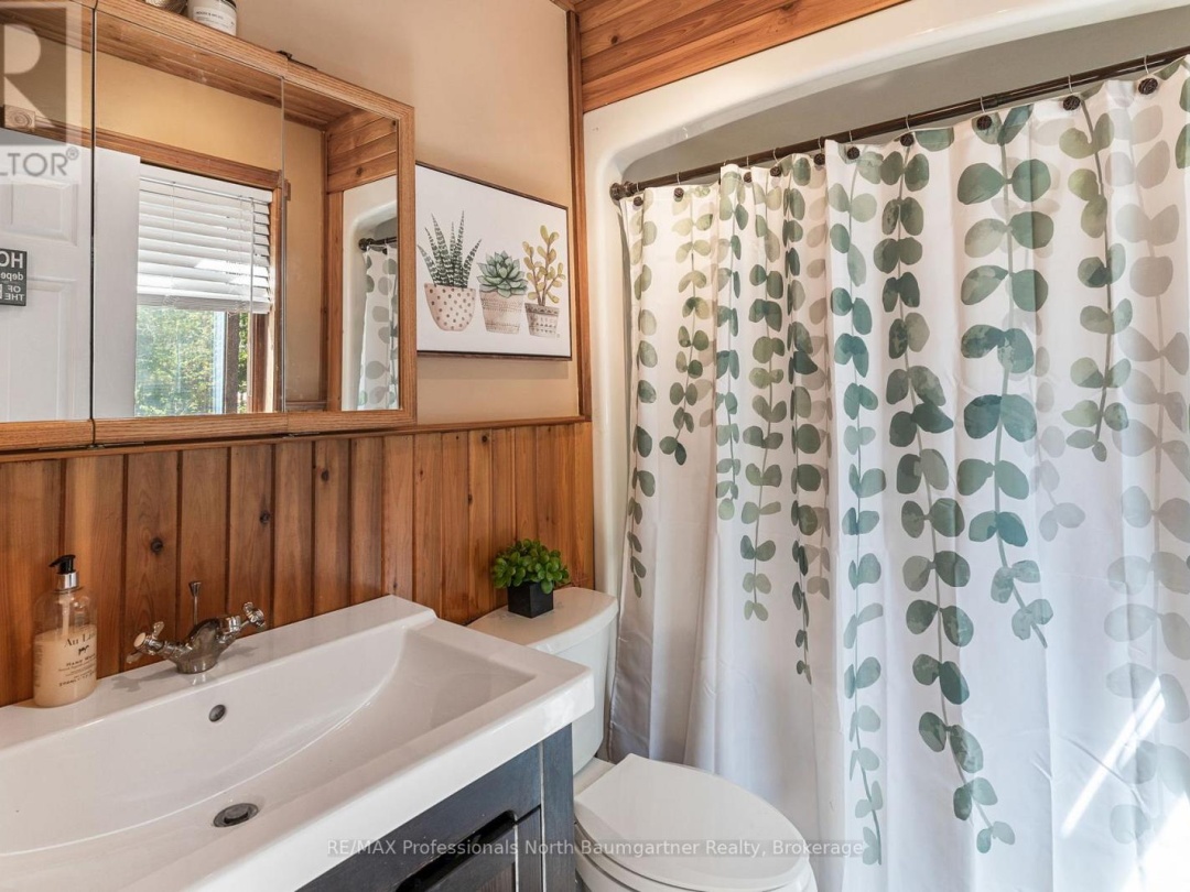 2766 Wilkinson Road, Kennisis Lake