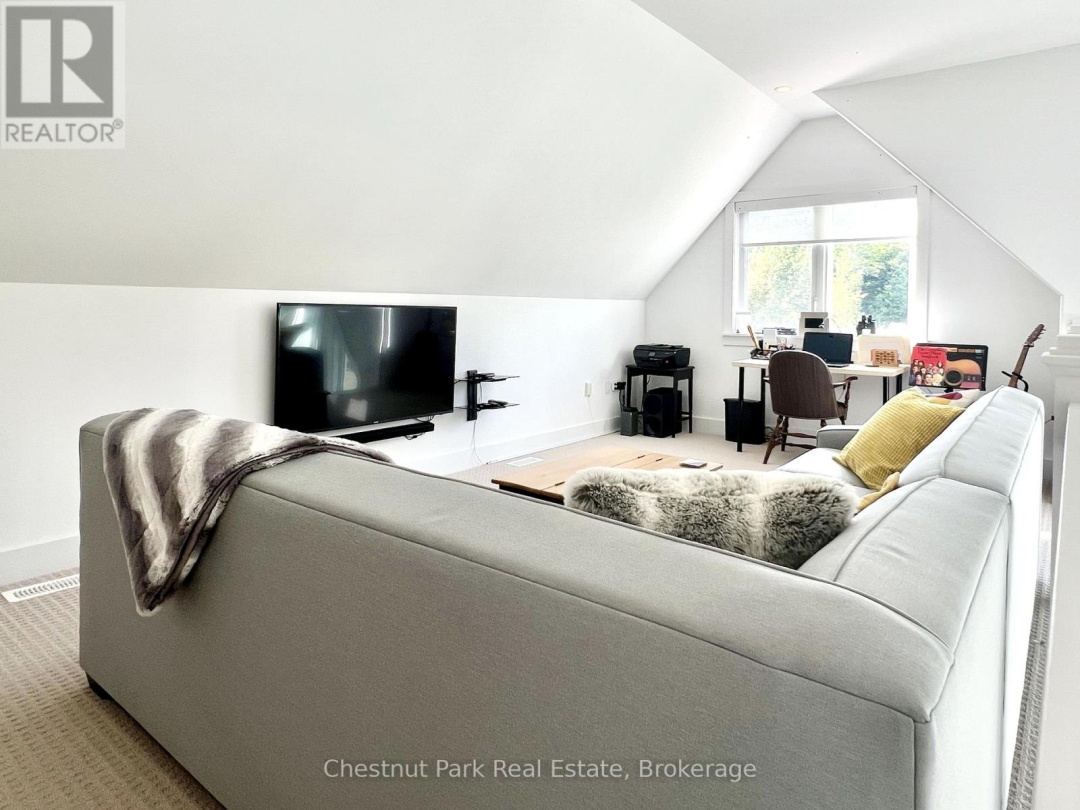 28 - 8 WILLIAM JAMES COURT, 