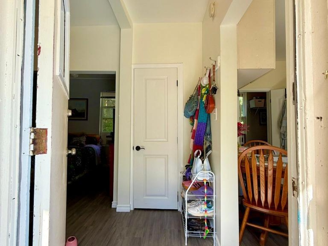 4 DUNCAN STREET E, 