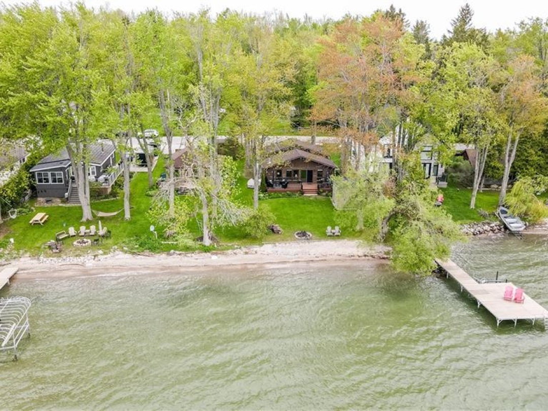 3822 Glenrest Drive Drive, Lake Simcoe