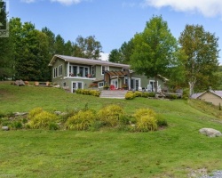 Cottage for Sale on Lake Vernon