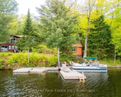 Cottage for Sale on Lorimer Lake
