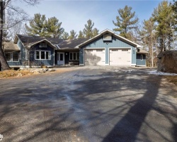 Cottage for Sale on Seguin Lake