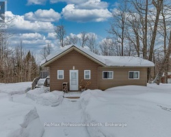Cottage for Sale on Maple Lake