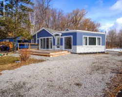 Cottage for Sale on Lake Simcoe
