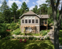 Cottage for Sale on Moon Lake
