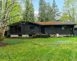 Cottage for Sale on Kashagawigamog Lake